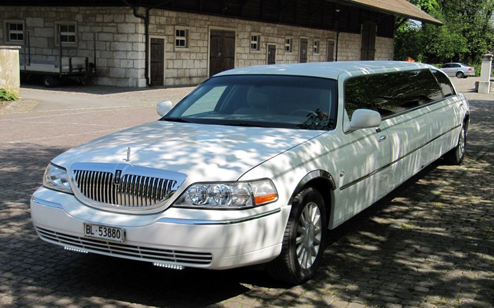 Lincoln Towncar White